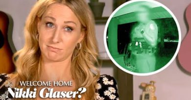 Nikki Glaser's Mom Experiences INSANE SWAT Prank | Welcome Home Nikki Glaser? | E!