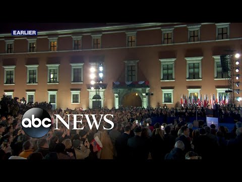Biden delivers address to crowd in Poland