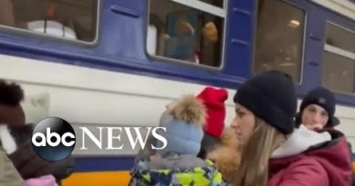 Packed trains depart Ukraine as families flee Russian attacks
