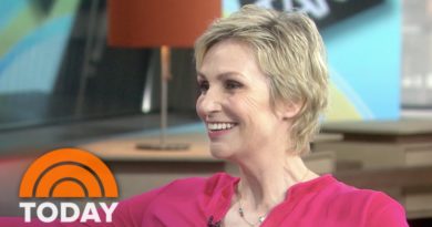 Jane Lynch Returns To ‘Hollywood Game Night’ | TODAY