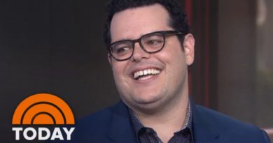 Josh Gad Stars In ‘The Comedians’ With Billy Crystal | TODAY